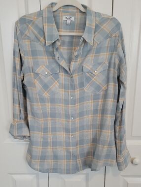 Wrangler Retro Light Blue and Beige Plaid Western Snap Shirt